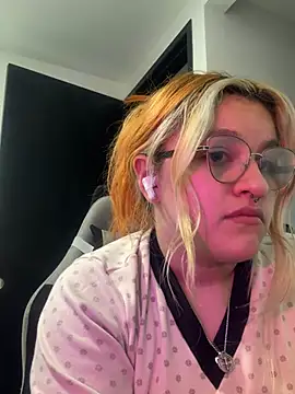 Sophia_Weest99 webcam