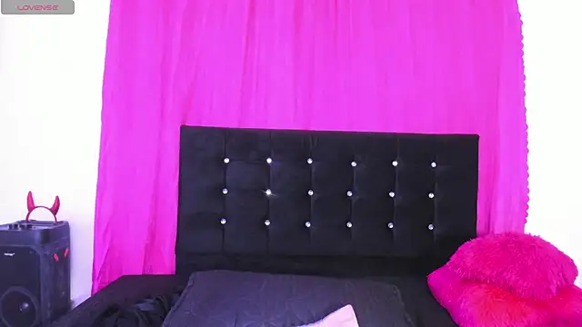 cutenaked_8 webcam