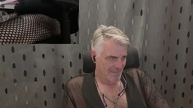 DirtyDaddy_CH webcam