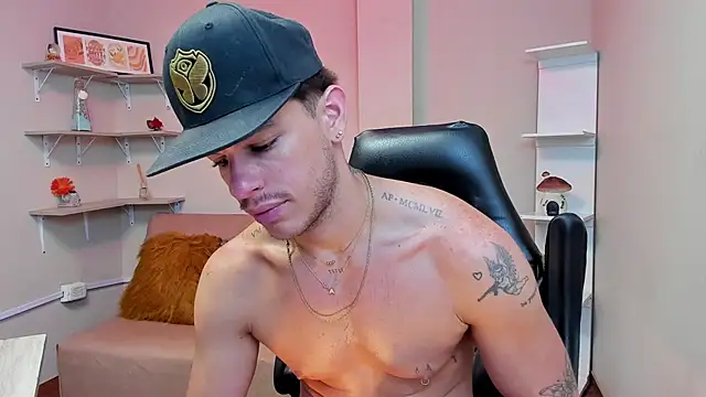 _Juan023_ live cam on StripChat