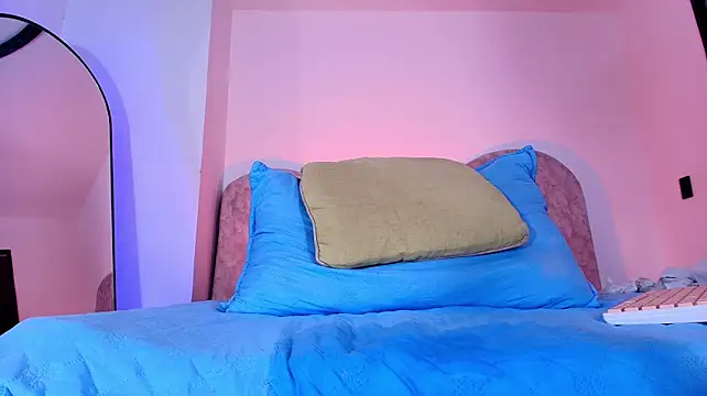 naomi_kyse webcam
