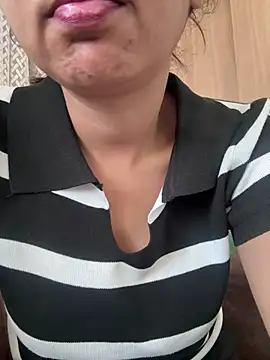 Loviiie live cam on StripChat