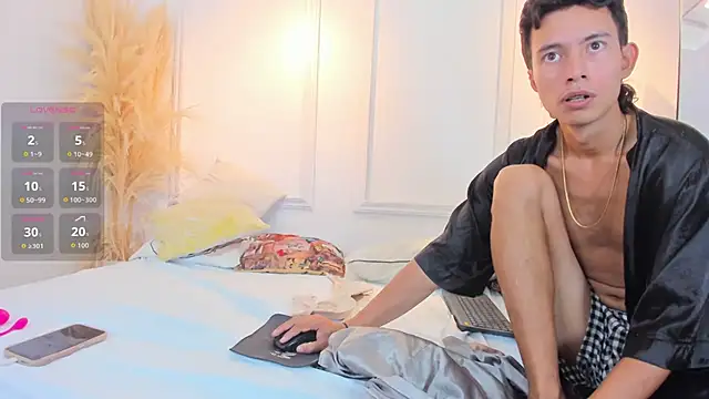 Naomi_and_jake webcam