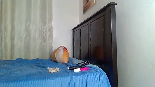Yours_little_secret webcam