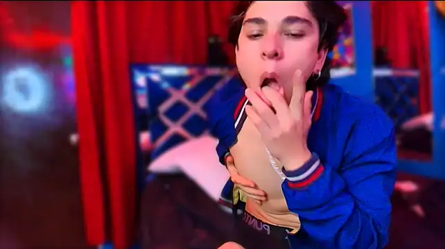 Luke_Howland webcam