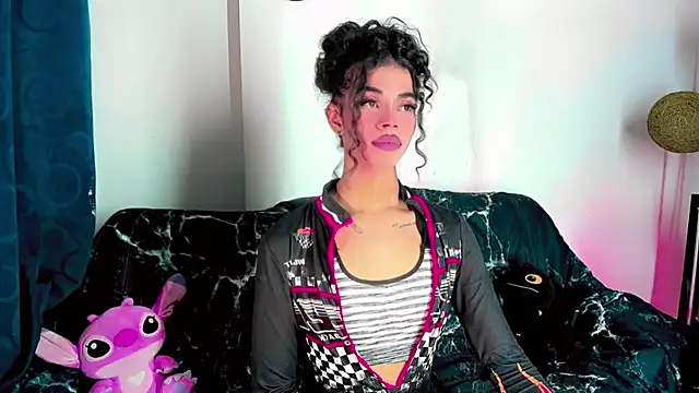 bloom444 live cam on StripChat