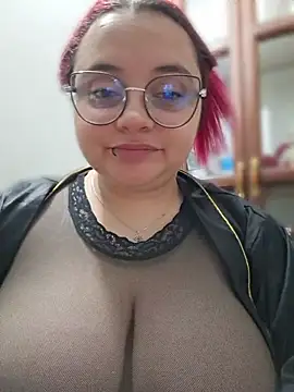CURVY-HORNY webcam