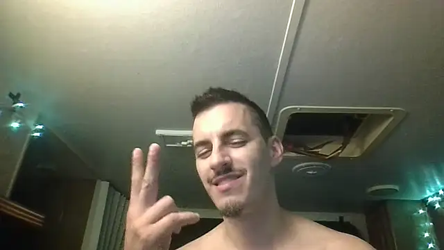 luverrboyy live cam on StripChat
