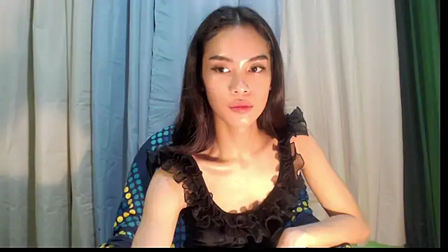 Lavaneaah live cam on StripChat