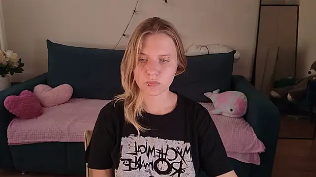 Viki_Charm live cam on StripChat