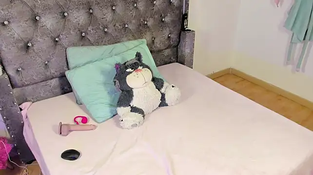 zira_lux webcam