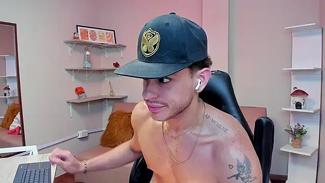 _Juan023_ live cam on StripChat