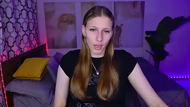 MiaCream webcam