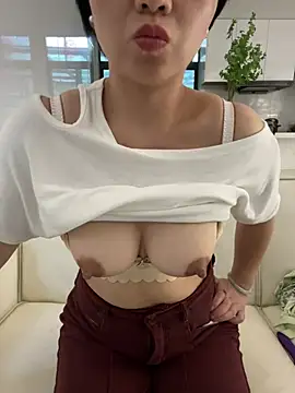 yingzi1002 live cam on StripChat