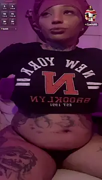 Crowned_Nyaries webcam