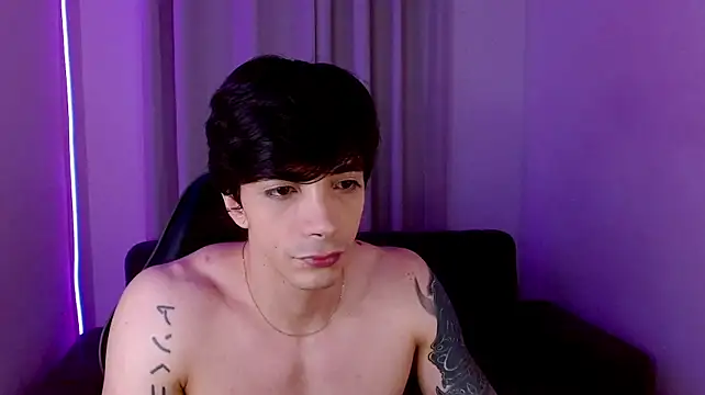 H3ll_B0I live cam on StripChat