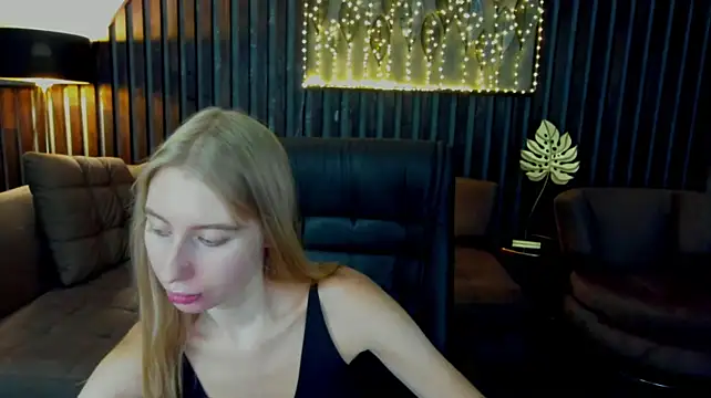 Alina_Blonde webcam