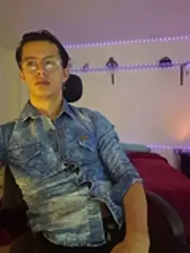 Brandon_starkk live cam on StripChat