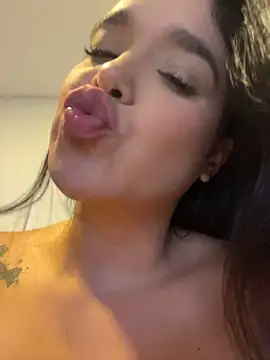 Miss-lyra webcam