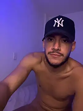 Maxi_leon19 live cam on StripChat