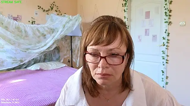 Miss_Moren webcam
