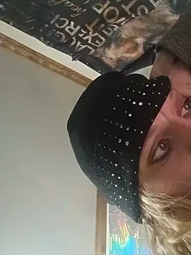 KITTYBOOBOOFUXX webcam