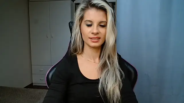 KristineGlow webcam