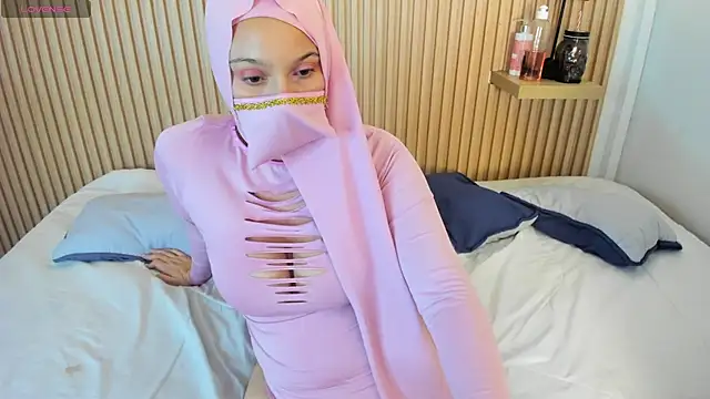 Ayla_Zee