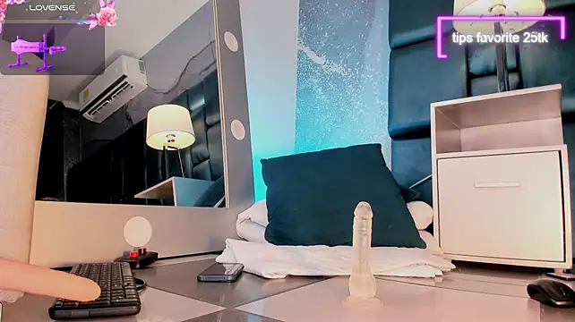naomii_collins webcam