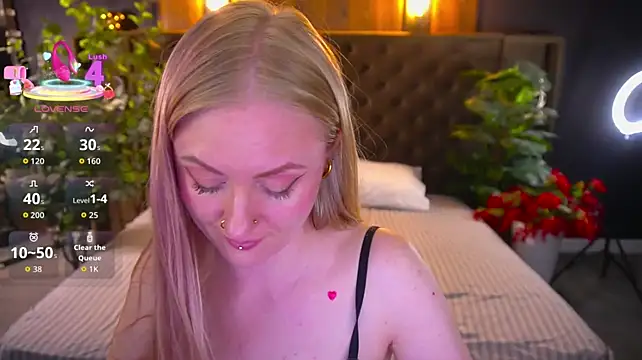 DramaQuenns webcam