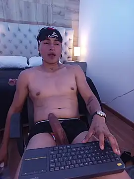 LiamDeeps live sex cam