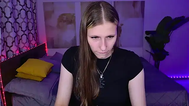 MiaCream webcam