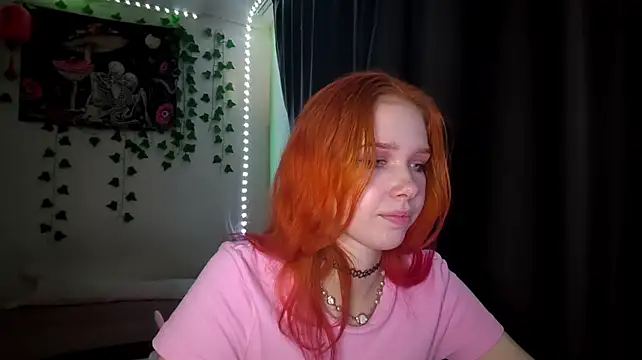 RedAriana webcam