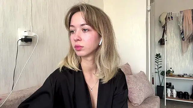 Sara_Bloservety webcam