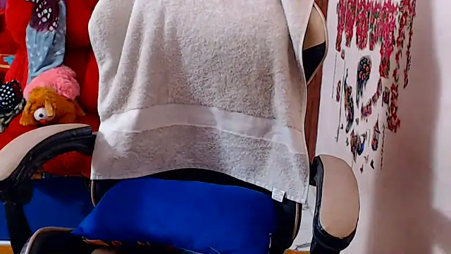 Cute_Shanaya_143 webcam