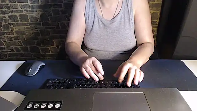 SweetPhoenix76 webcam