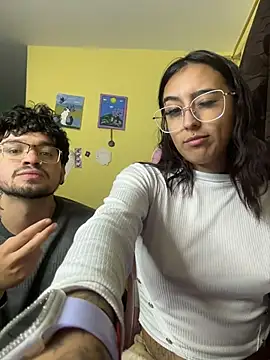 hotlatinocouple__ webcam