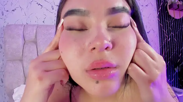 IvvonyMonroe webcam