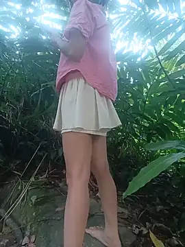 Linda-yiyi live cam preview