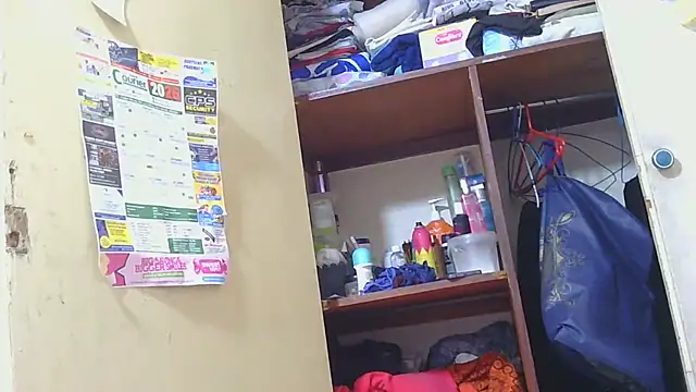 sluttylaura21 webcam