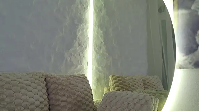 moniqque webcam