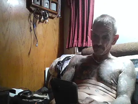 Onehunglo420 webcam