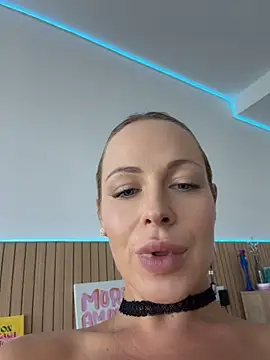 streetdoll webcam