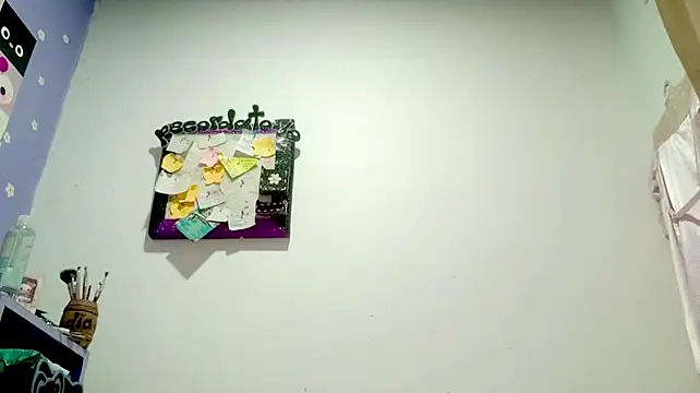 PetiteIvoryQueen19 webcam