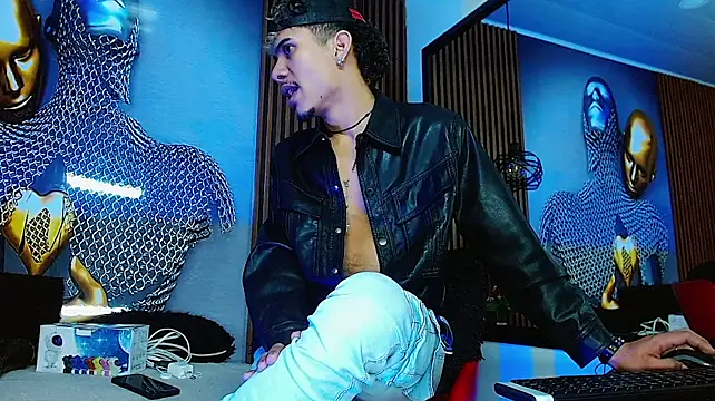 Skinny_cute_Alyer live cam on StripChat