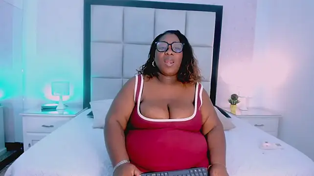 TreisyVixen webcam