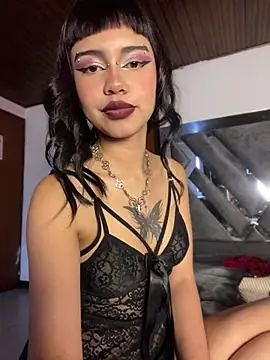 AntonellaCooper_Pink webcam