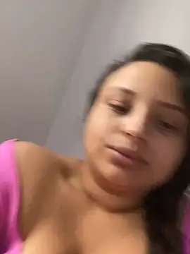 julia_moreira webcam