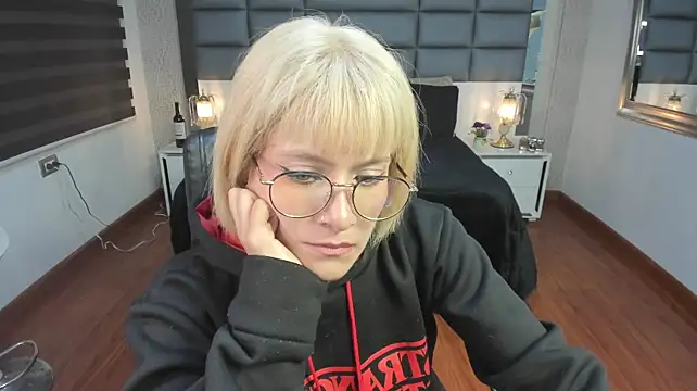 Regina_Evanss live cam preview