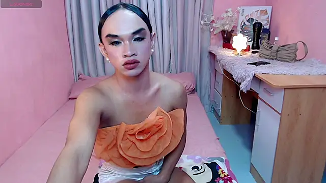 VivienneLuxe live cam on StripChat